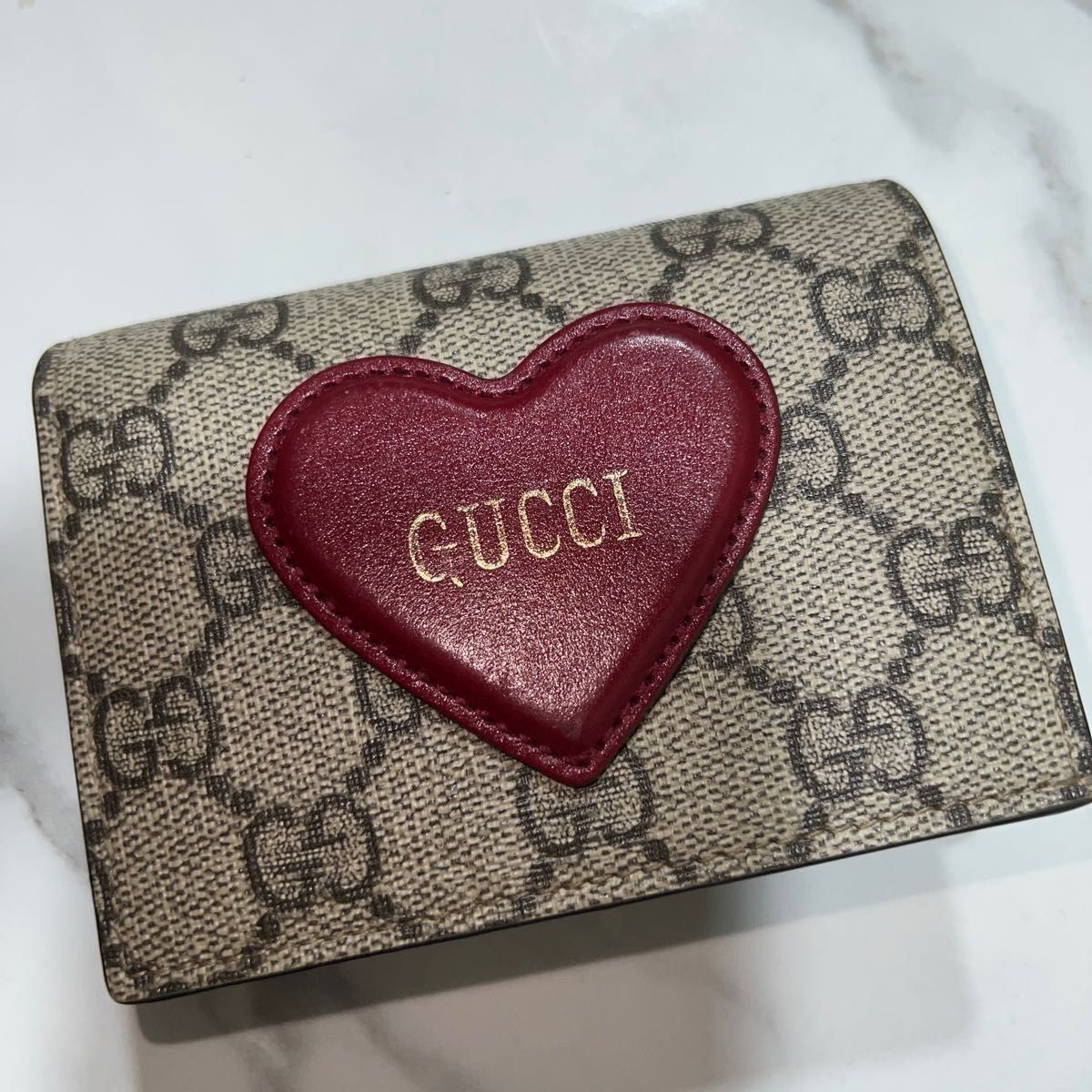 GUCCI バレンタイン　財布　ハート