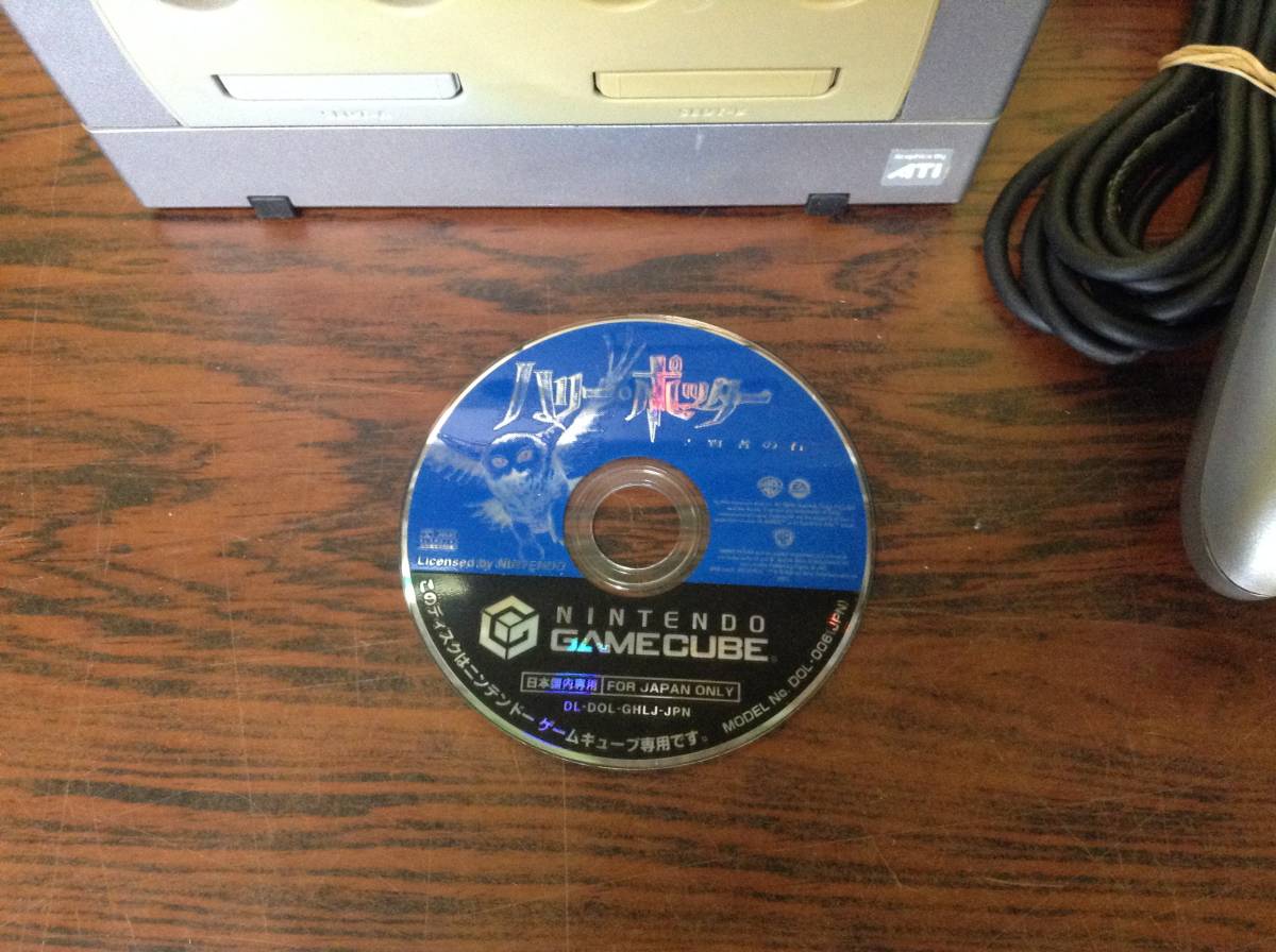 Nintendo GameCube Console 3controllers game tested 任天堂 ゲームキューブ 本体1台 コントローラ3台 ゲーム1本 動作確認済 D241_画像5