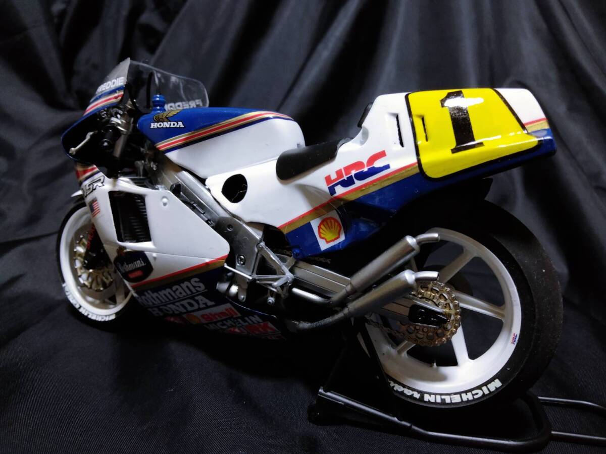 タミヤ1/12「ロスマンズホンダNSR500　#1フレディスペンサー　1986　」塗装済み完成品　送料離島含む全国一律￥600_画像6