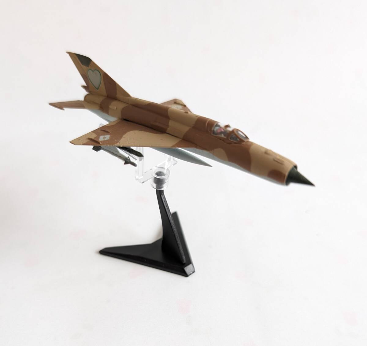 エリア88 1/144 MiG-21 bis セイレーン・バルナック機　完成品_画像1