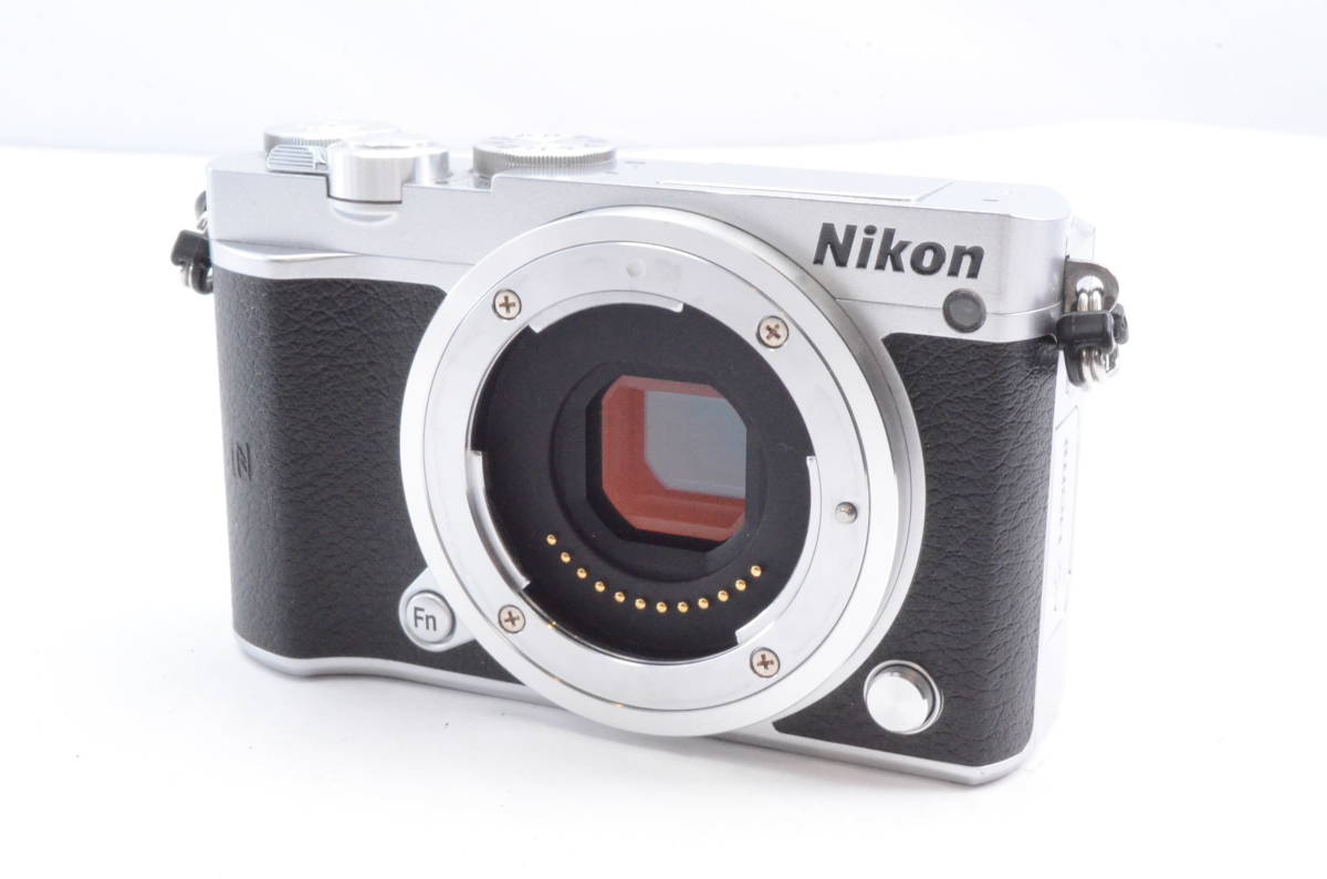 ★美品★Nikon ニコン 1 J5 ボディ (シルバー)の画像2