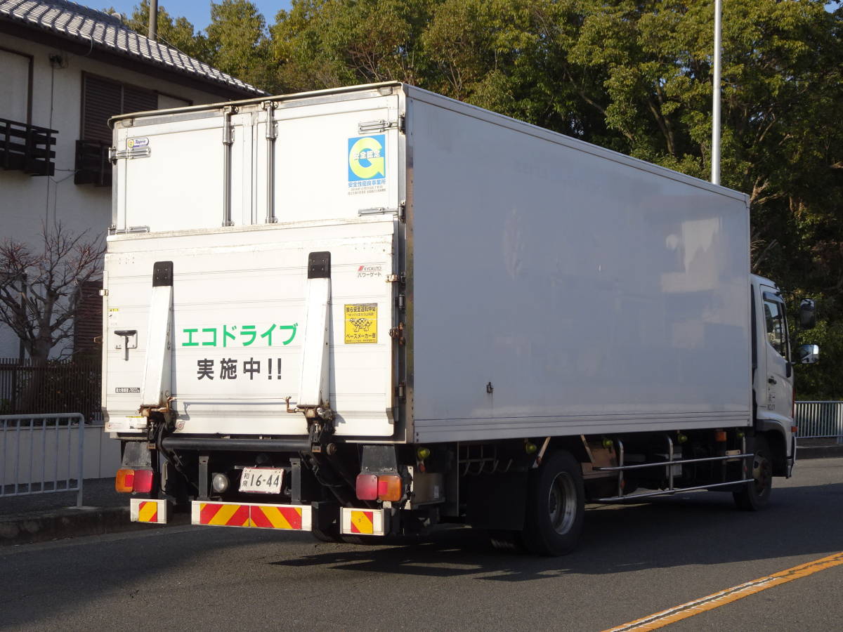 3つの約束☆絶対に安い☆程度の良いトラック☆スピーディー納車☆H25☆冷蔵冷凍車☆－30度設定☆６ＭＴ☆ＰＧ☆積載量2.8トン☆予備検査付_画像3