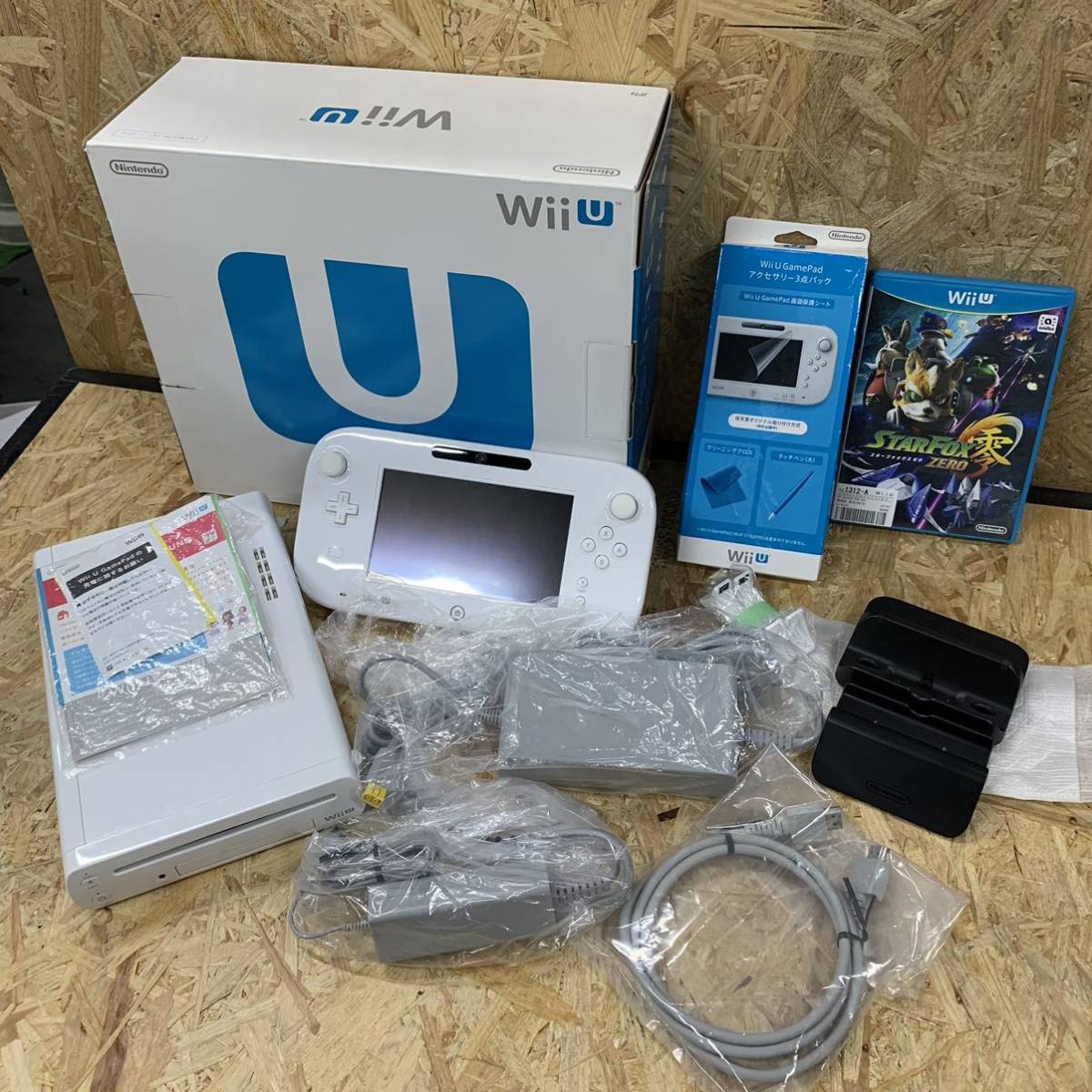 任天堂 Wii U プレミアムセット shiro (WUP-S-WAFC) GamePadアクセサリー3点パック (WUP-A-AS04)アクセサリー次 star fox zero ソフト_画像1