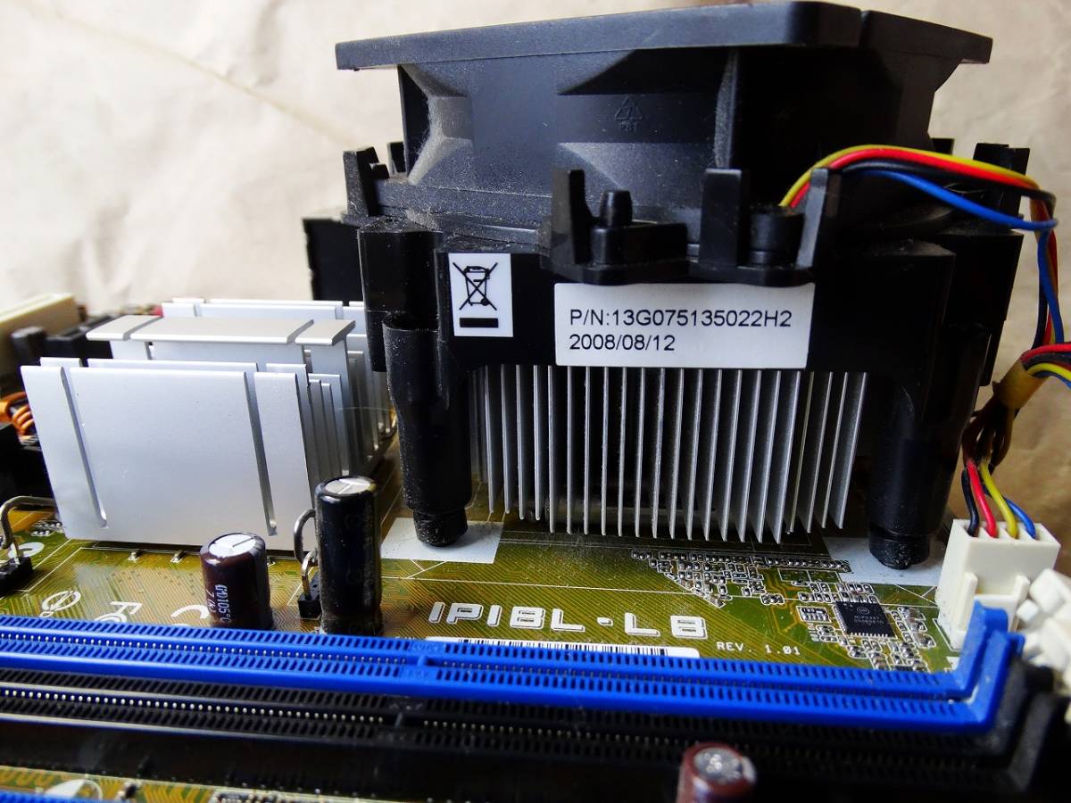 IPIBL-LB INTEL 2.4GHz 8GB(2GB 2Rx8 PC2-6400U-666-12-E3 )中古品　起動しないときがありました_画像5