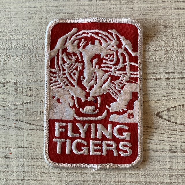 【11.0㎝×7.2㎝】FLYING TIGERS トラ 刺繍ワッペン 赤■ビンテージ オールド アメリカ古着 雑貨 動物 パッチ フライングタイガース_画像1