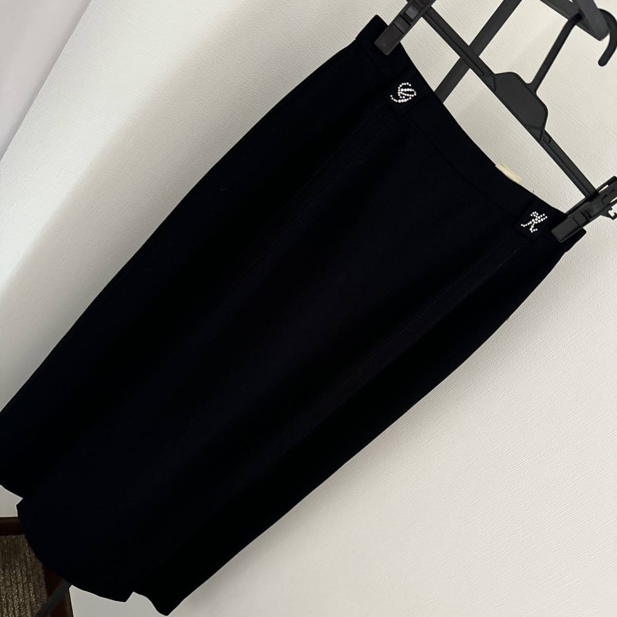 伊太利屋 スカート ブラック ラインストーンの画像1