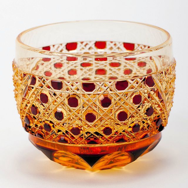 送料無料 江戸切子アンバークリスタルぐい呑み（赤）麻の葉デザイン 伝統工芸品 冷酒グラス 切子グラス（154）_画像1