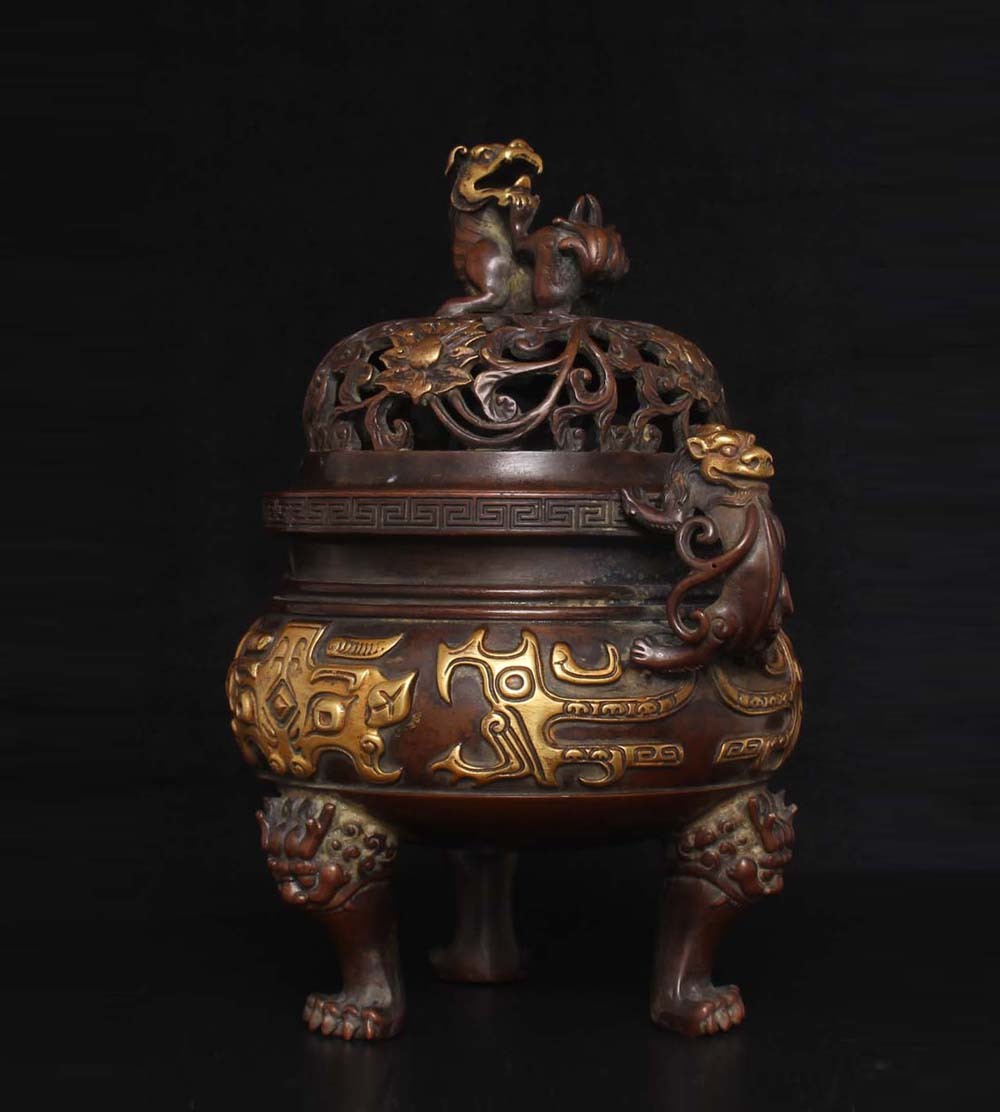 *珍品旧蔵* 明 宣德年製 紫銅 塗金 三足獅耳燻製炉 極細工 古美術品 LRF0214