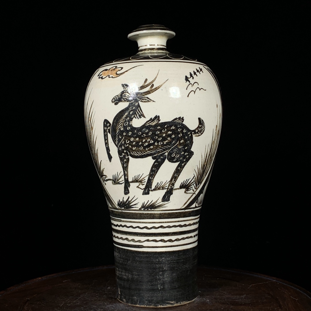 超珍館蔵】宋 古陶瓷品 耀州窯 動物紋 梅瓶 置物 古 超珍館蔵】宋 古陶瓷品 耀州窯 動物紋 梅瓶 置物 古
