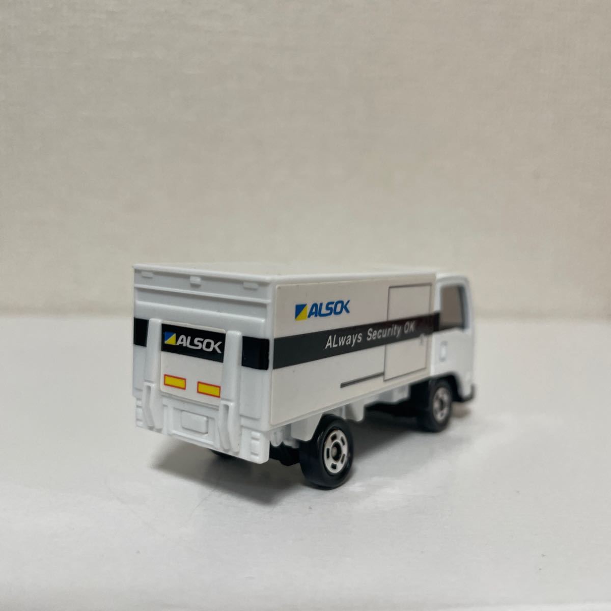 ☆トミカ No.34-9☆いすゞ エルフ ALSOK 現金輸送車 ☆ ISUZU ELF ☆ ベトナム製 外箱なし 絶版 中古_画像2