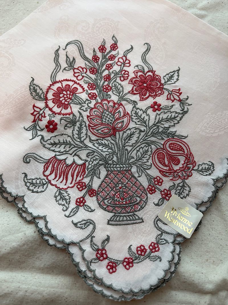 ヴィヴィアンウエストウッド　刺繍ハンカチ　高級　ピンク　タグ付き　未使用　レア