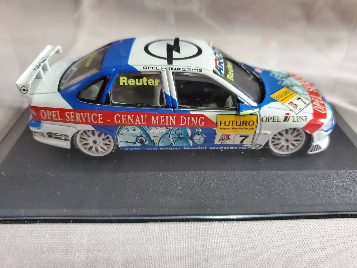 【1/43】　ミニチャンプス　Opel　Vectra　STW　1998　Team　SMS　E.Reuter　（外箱に破れ有）_画像4