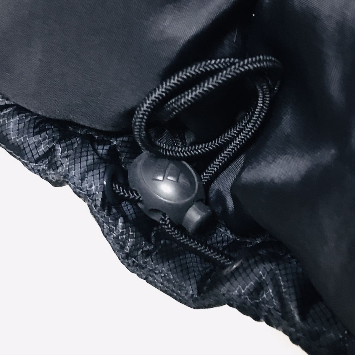 ほぼ新品 adidasアディダス ダウンジャケット 黒 メンズMサイズ(ゆったり大きめサイズ)_画像8