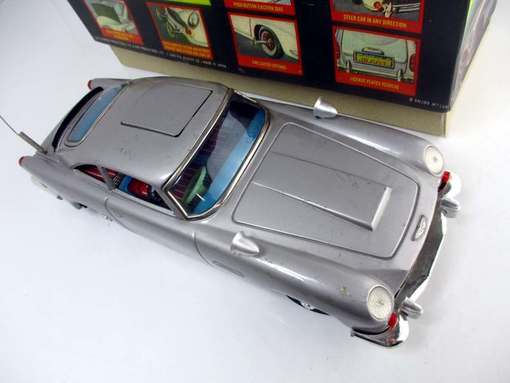 Gilbert/アオシン1965年製　James Bond 007仕様 Aston Martin DB5 完動ほぼ美品　長さ約28cm_画像9