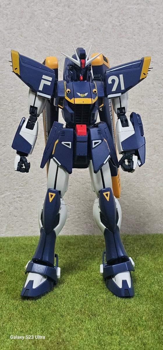 MG ガンダムF91 Ver.1.0(ハリソンマディン専用)完成品2体セット(ジャンク)_画像3