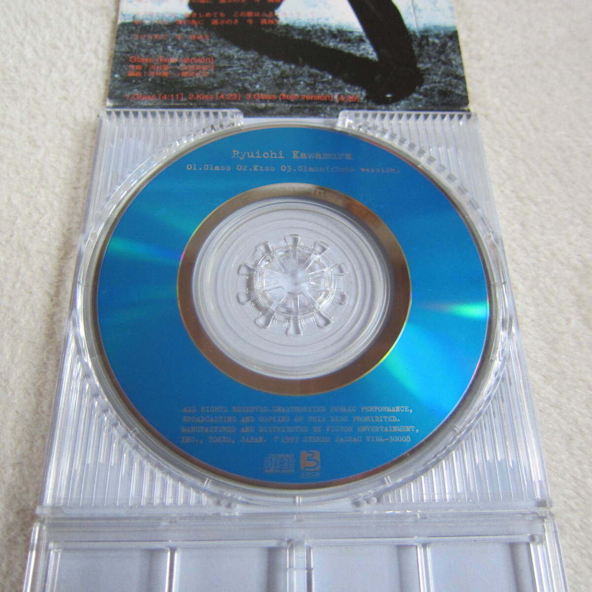 ８cm シングル CD ■ 河村隆一　「Glass」・ 「Kiss」・「Glass (flute version)」　VIDL-3008　_画像4