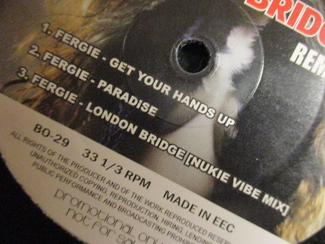 Fergie ： Best Of London Bridge Remixes 12'' (( Reggaeton Remix / IL Hot Remix / Nukie Vibe Mix / Get Your Hands Up / Paradise_画像3