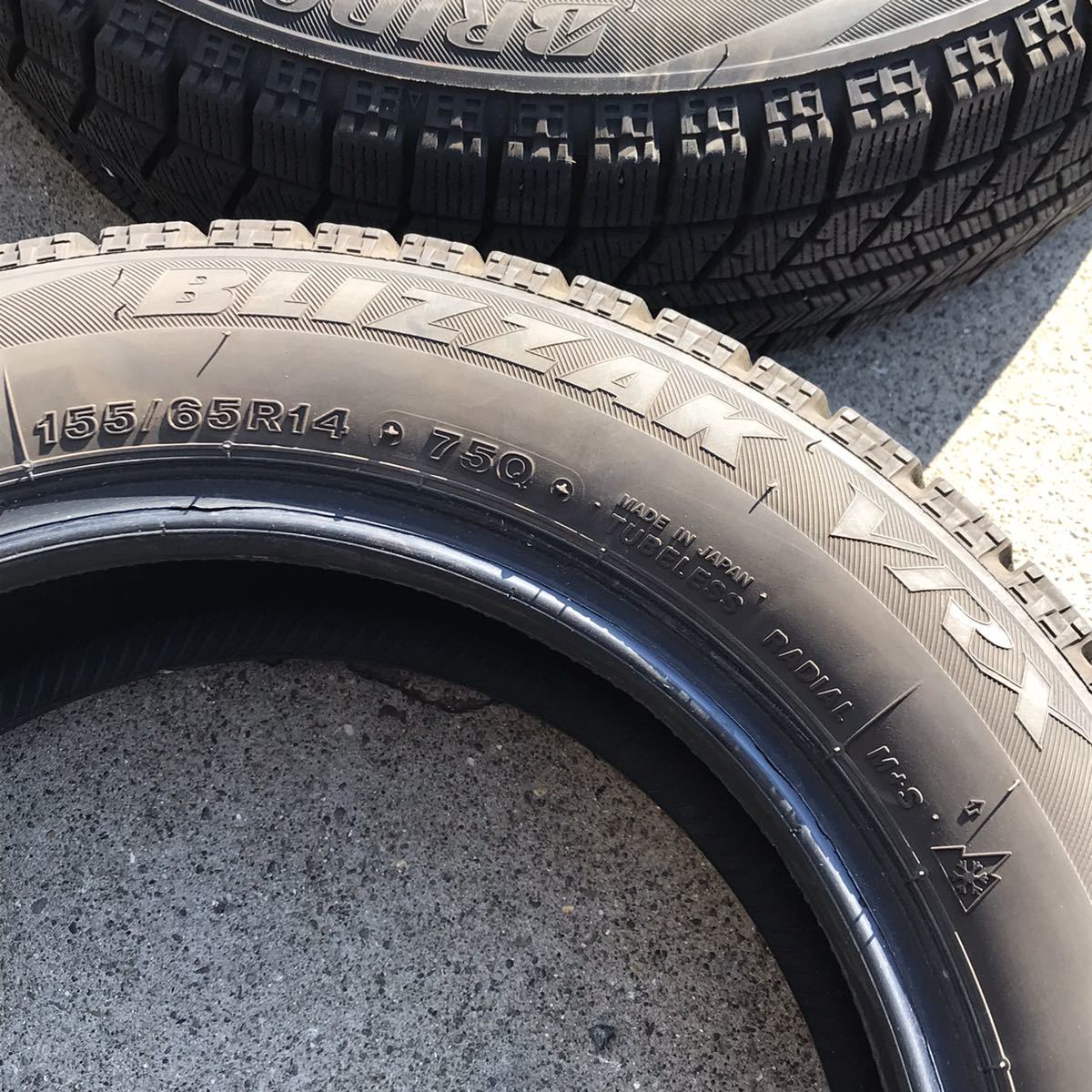 溝OK!! 千葉 軽自動車用 スタッドレス タイヤ 4本セット 155/65R14 ブリヂストン ブリザック VRX 2020/28週製造_画像7