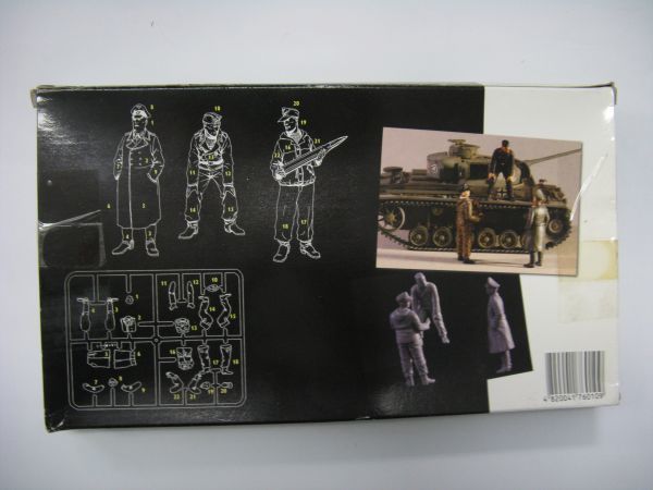 ★　MB　1/35 　German　tank　crews　　(1943-1945）　kit No.2 ★_画像4
