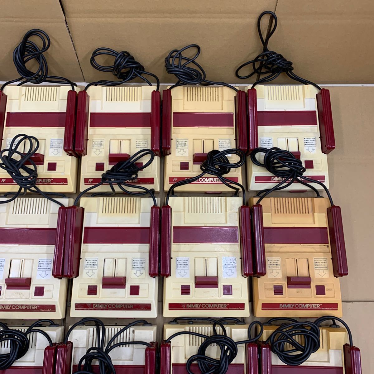 【2個口発送】任天堂 ニンテンドー ファミコン ファミリーコンピューター 本体 まとめ 動作未確認 ジャンク扱い 0228-408_画像3