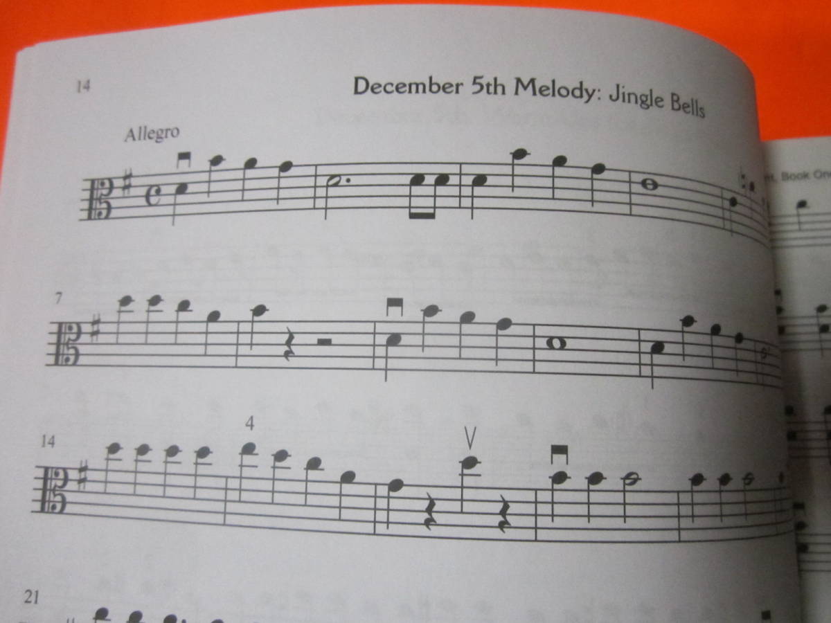 ♪輸入楽譜　A Viola Advent, 25 Days of Christmas Solos and Duets for a Most Joyous Season ヴィオラ　クリスマスソング　ソロ　デュオ_画像4