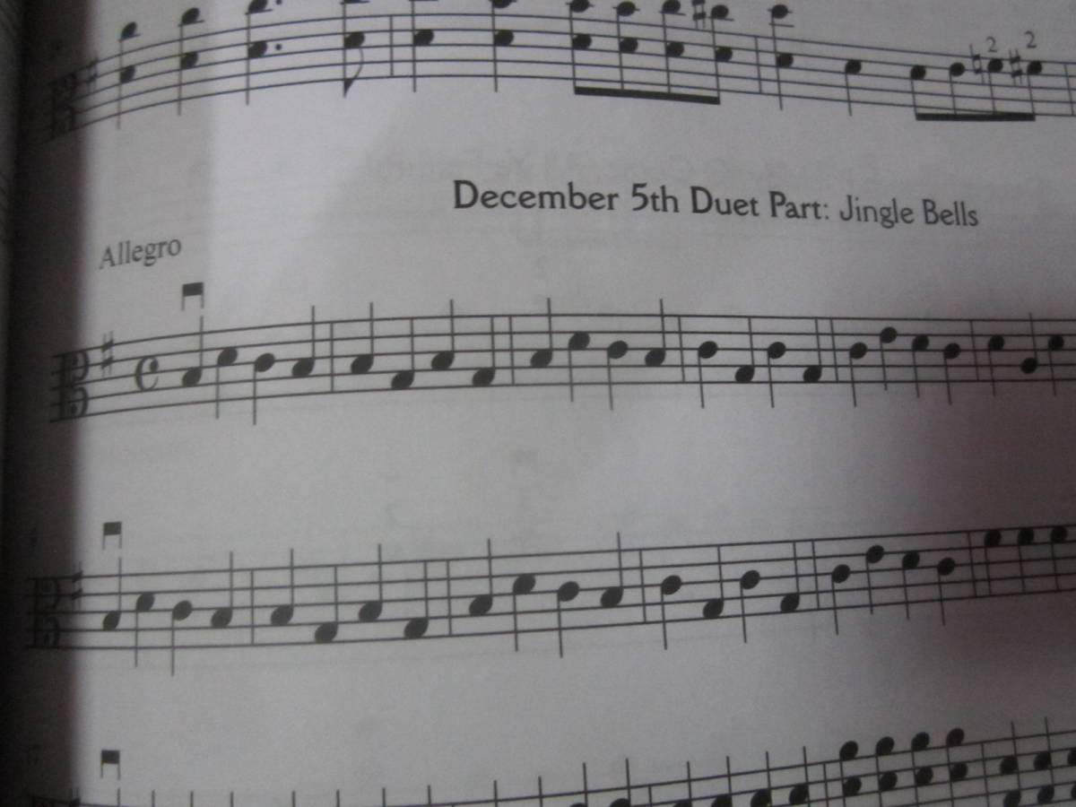 ♪輸入楽譜　A Viola Advent, 25 Days of Christmas Solos and Duets for a Most Joyous Season ヴィオラ　クリスマスソング　ソロ　デュオ_画像5