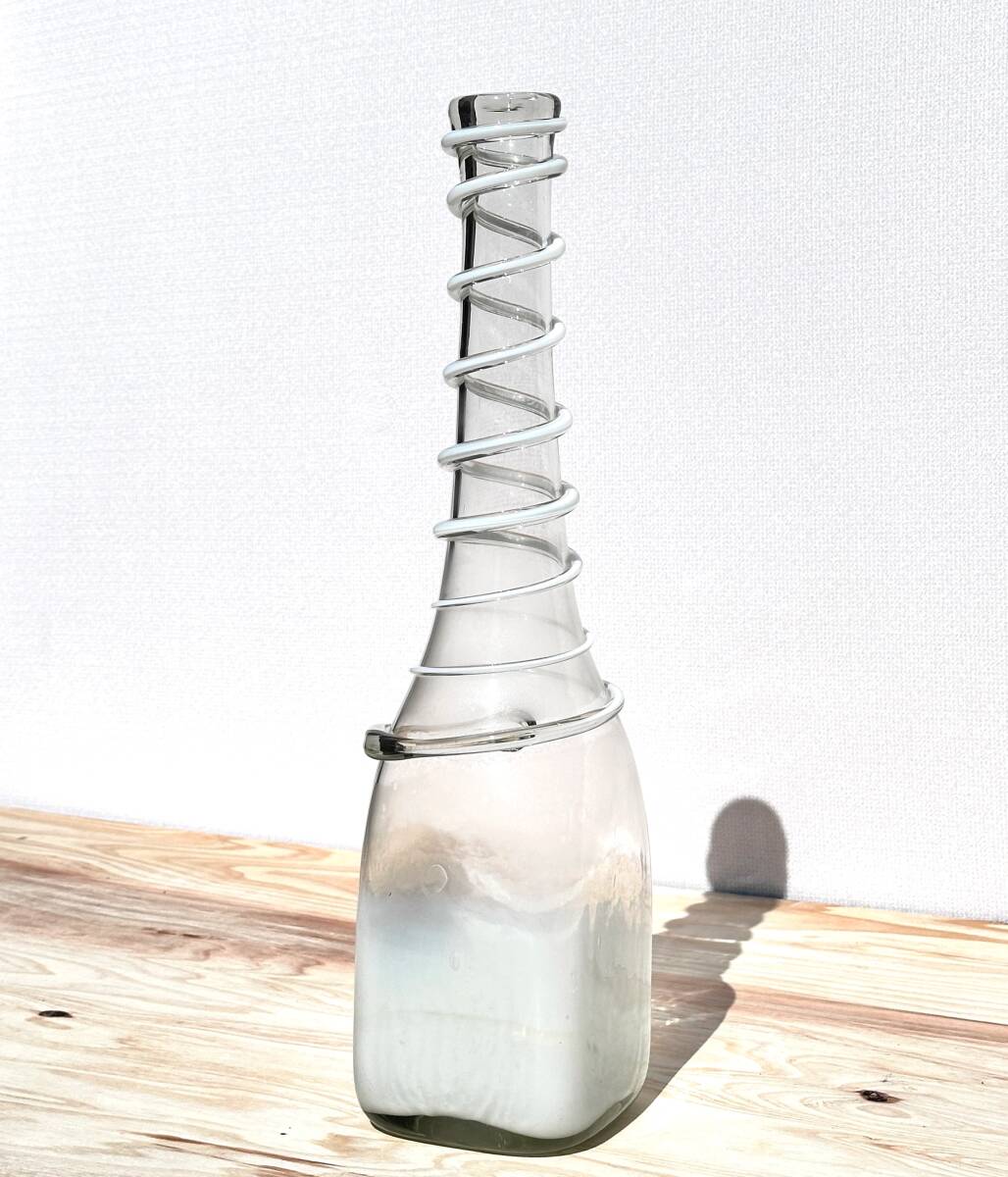 ビンテージ ガラスボトル 線巻き花瓶 被せガラス フラワーベース 古道具 幅12㎝ 高さ47.5㎝_画像2