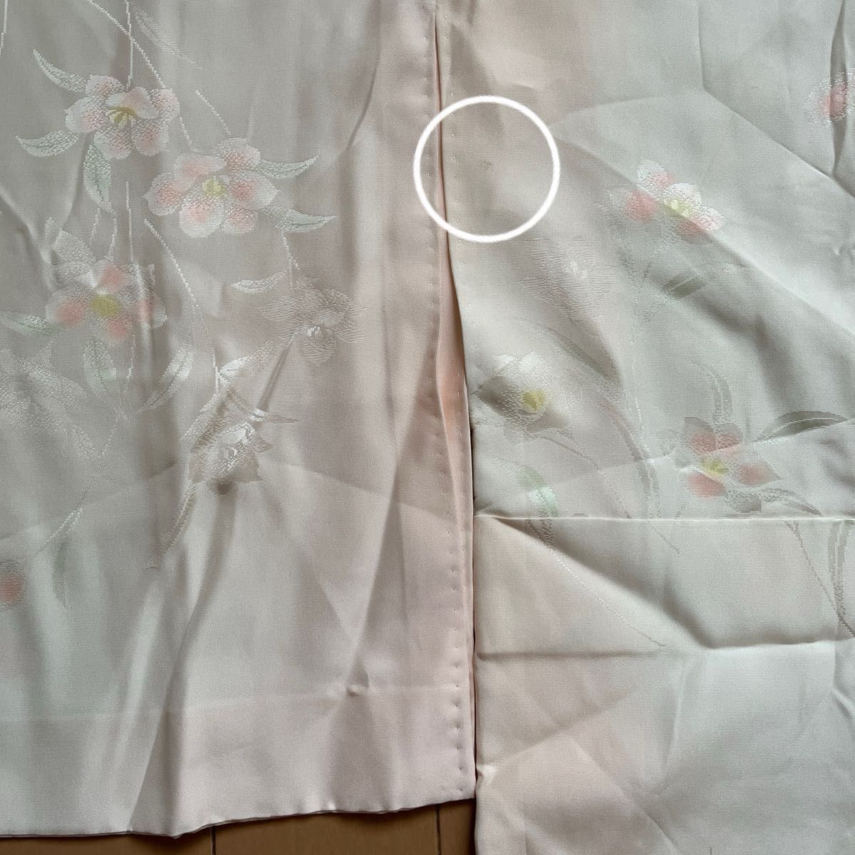長襦袢 正絹 広衿 袷仕立て コーラルピンク 蘭のような花の地紋 ポイントカラー
