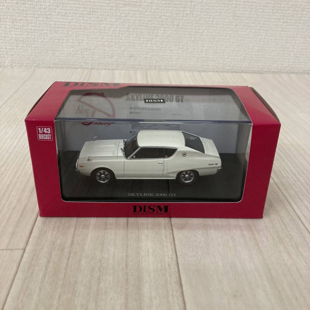 美品 1/43 DISM SKYLINE 2000GT KGC110 ケンメリ スカイライン HT ホワイト ディズム ミニカー_画像1