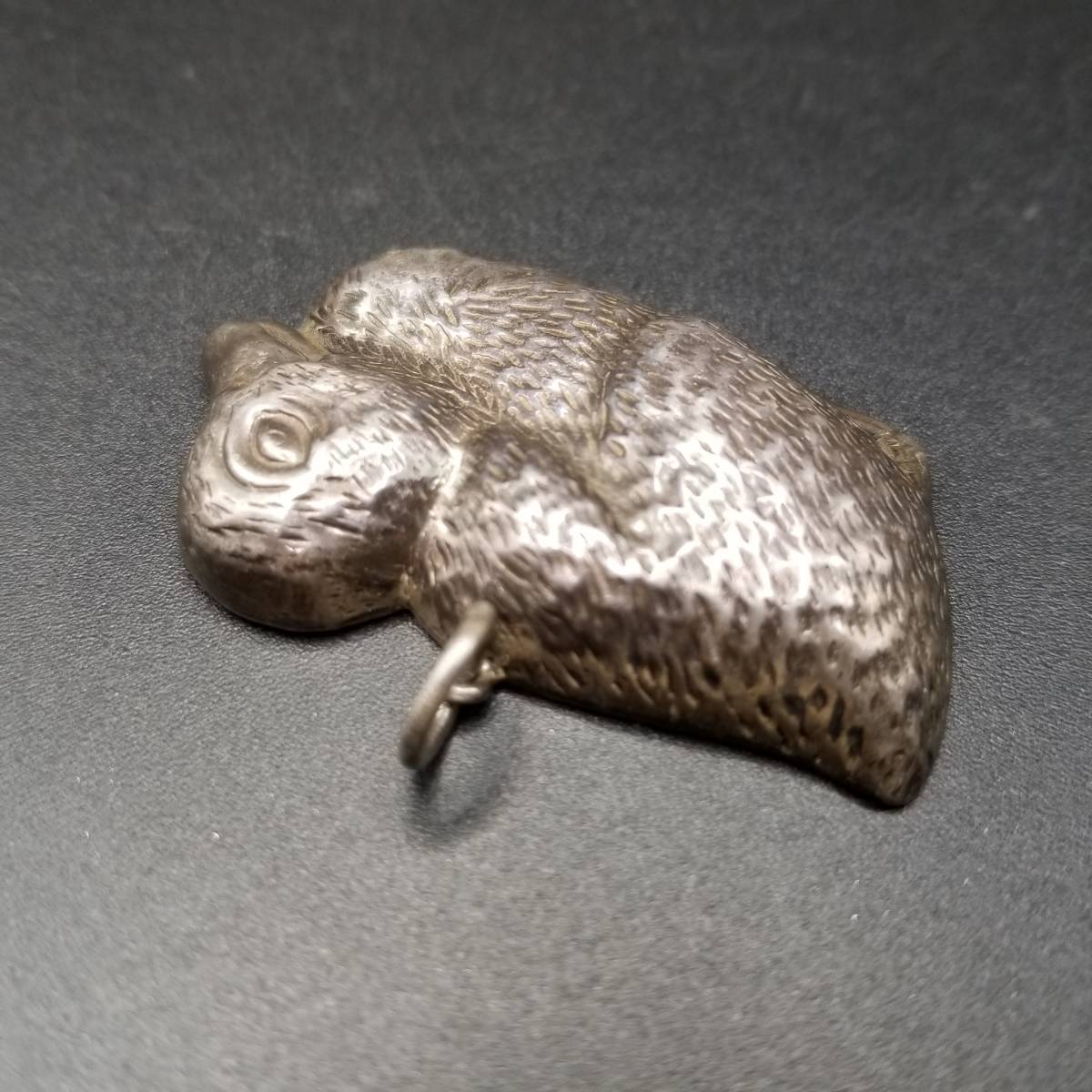 丸くなるアヒルの子 立体 鳥 動物モチーフ 925 シルバー