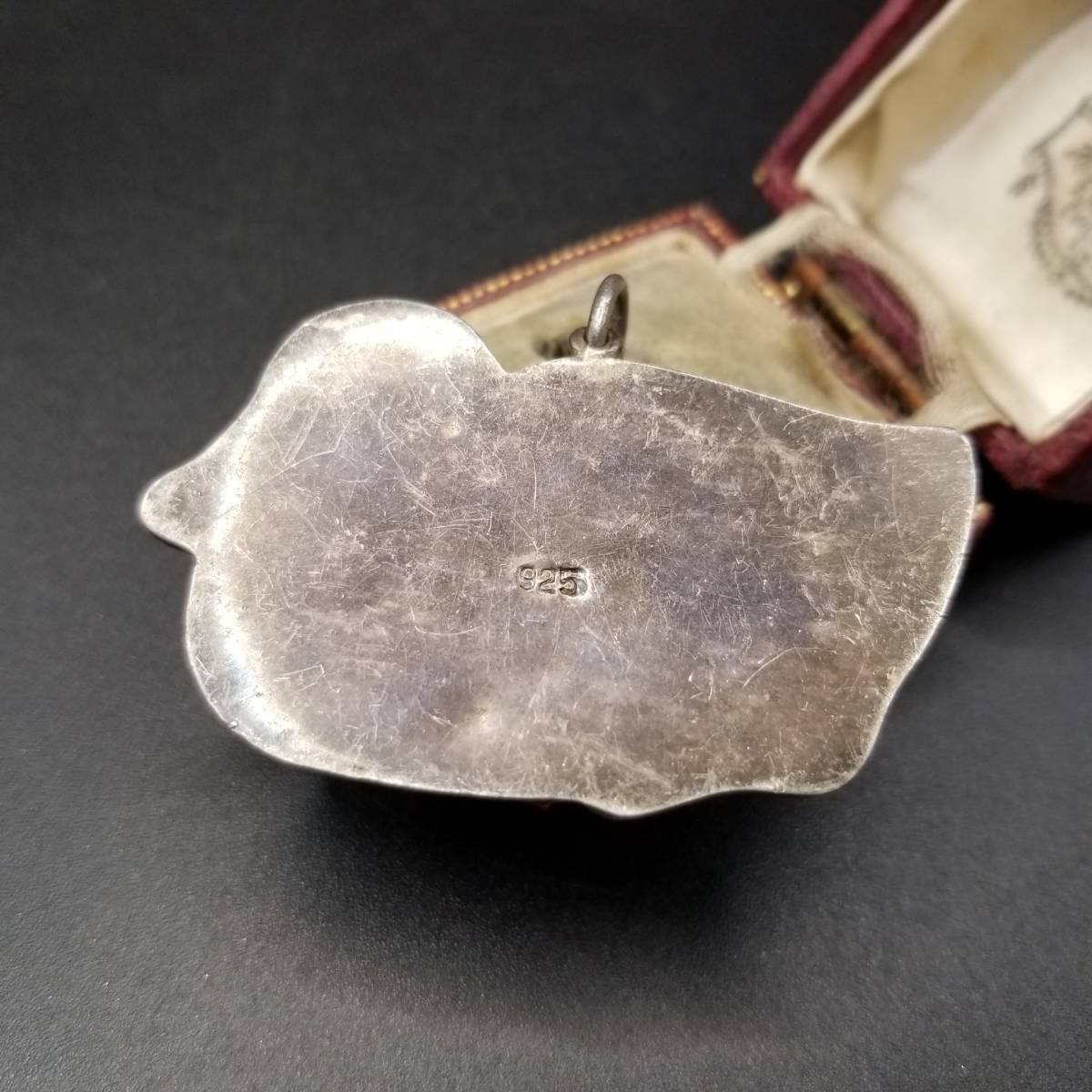 新しく着き 丸くなるアヒルの子 立体 鳥 動物モチーフ 925 シルバー 装身具