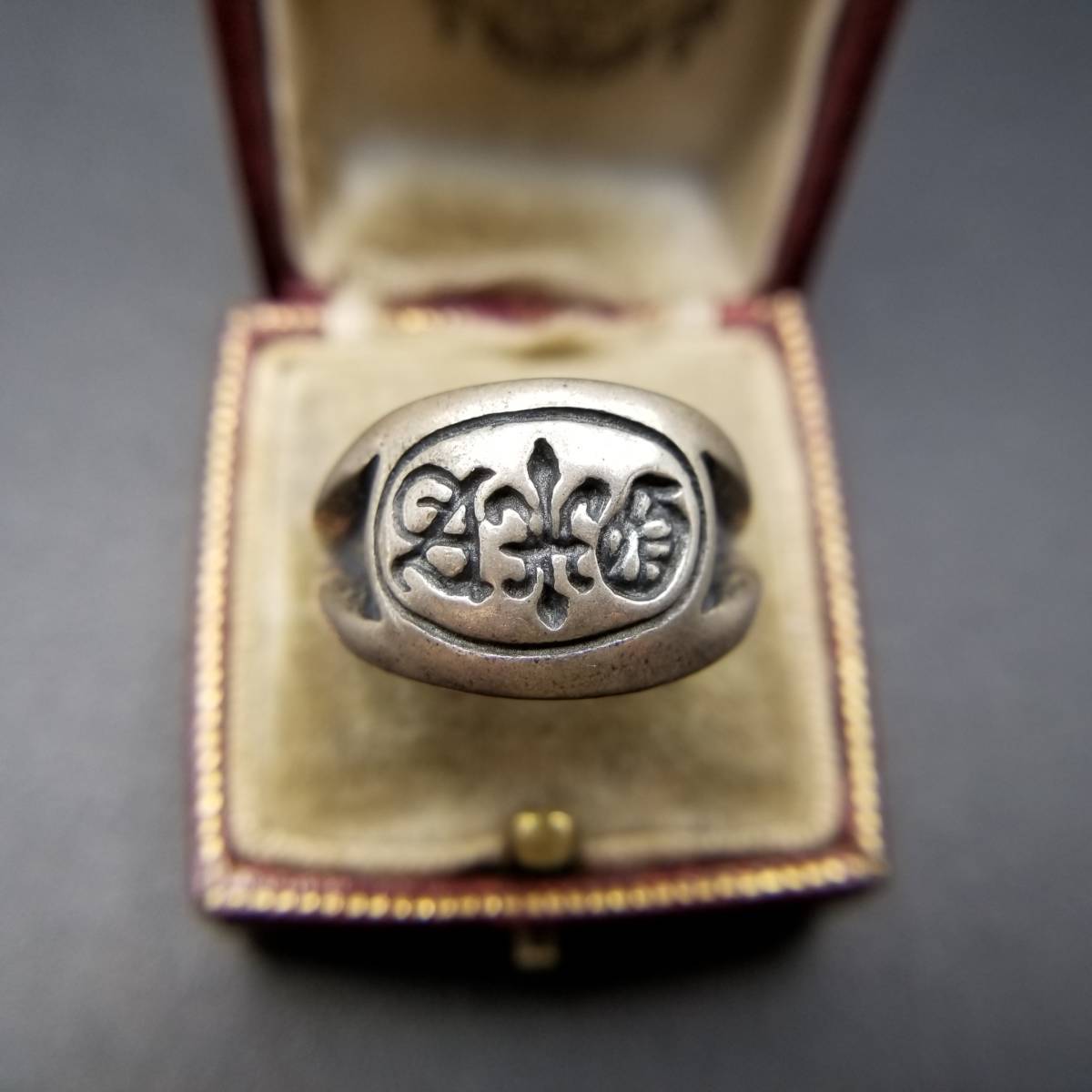 A&G エーアンドジー 百合 ユリ 紋章 彫刻 ゴシック クラシック デザイン 925 ヴィンテージ シルバー バイカーリング 指輪 ジュエリー Y13-V