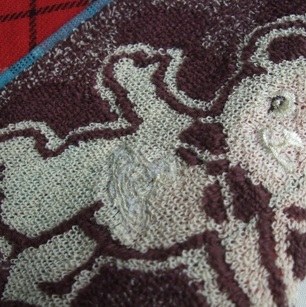 Vivienne Westwood ヴィヴィアン・ウエストウッド ハッピーベア クマ くま柄 タオルハンカチ 未使用品 レッド系 オーブ刺繍_画像4
