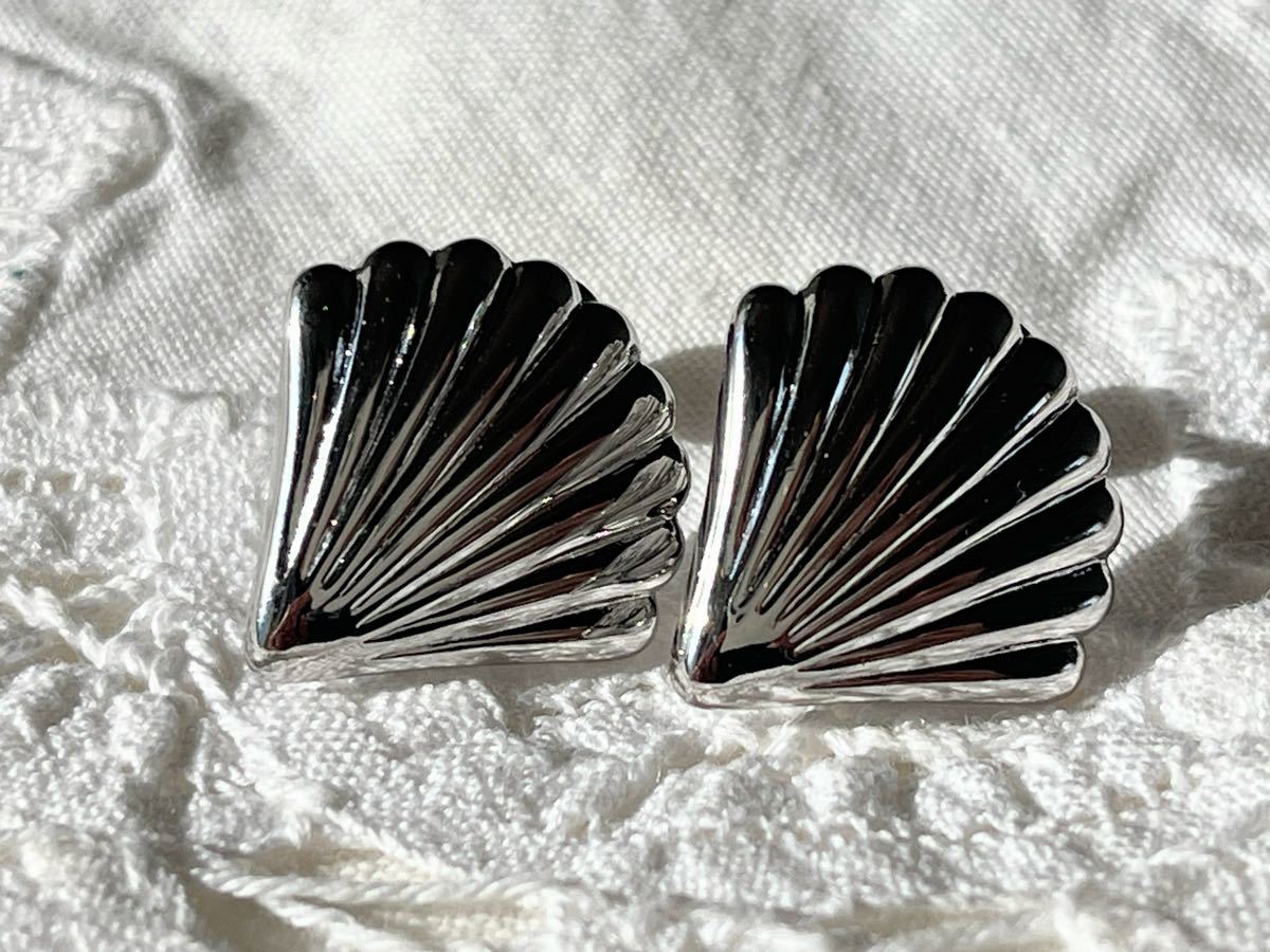 ヴィンテージ ** Silver 刻印 美しいシェルモチーフのイヤリング vintage earringsの画像1