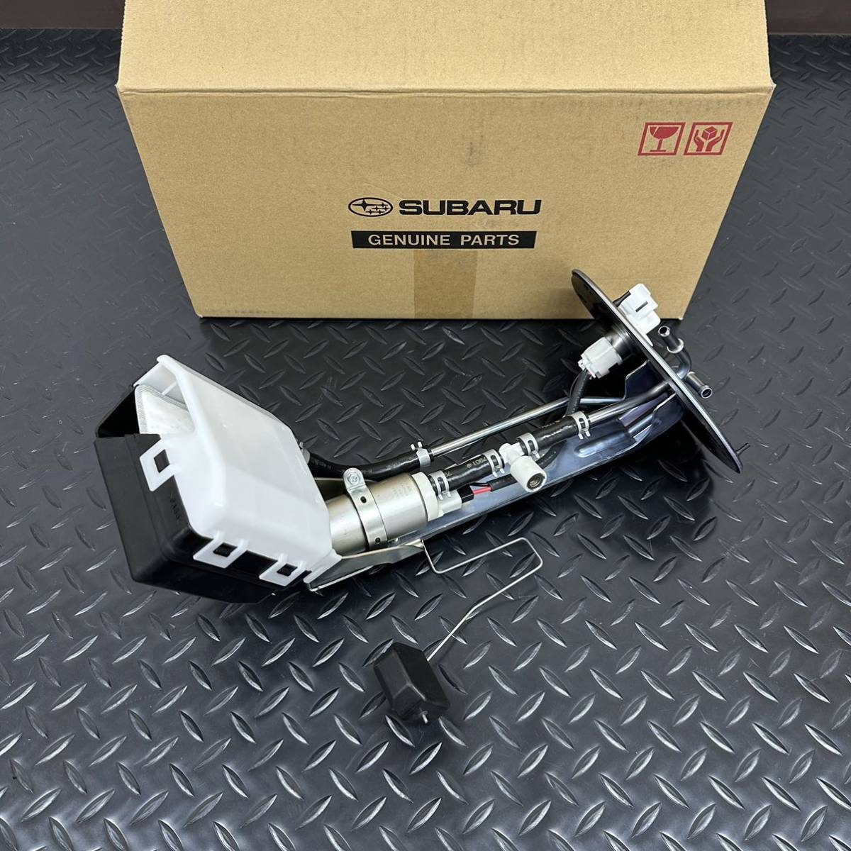 ★新品 SUBARU スバル インプレッサ GDB スペックC RA-R 純正採用 チャンバー付き 燃料ポンプ フェールポンプ_画像1