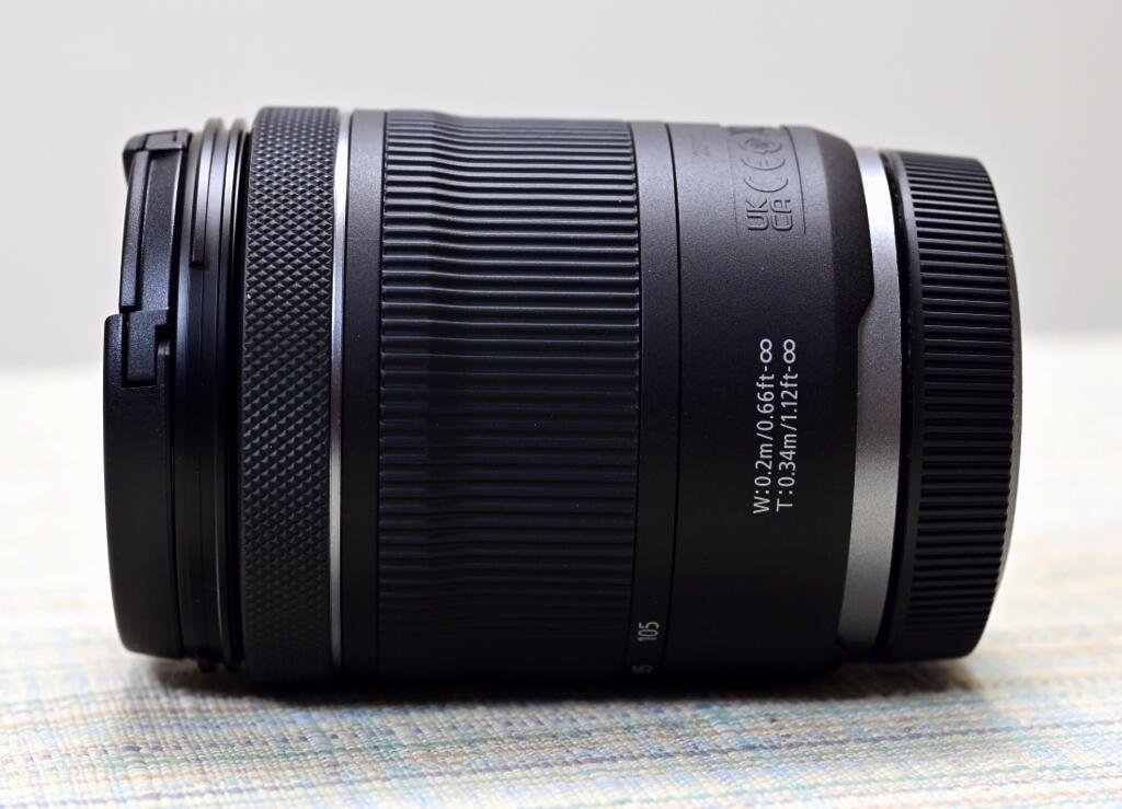 ほぼ新品 RF24-105mm F4-7.1 IS STM 正常動作確認と外観確認のみ 防湿庫保管_レンズ側面