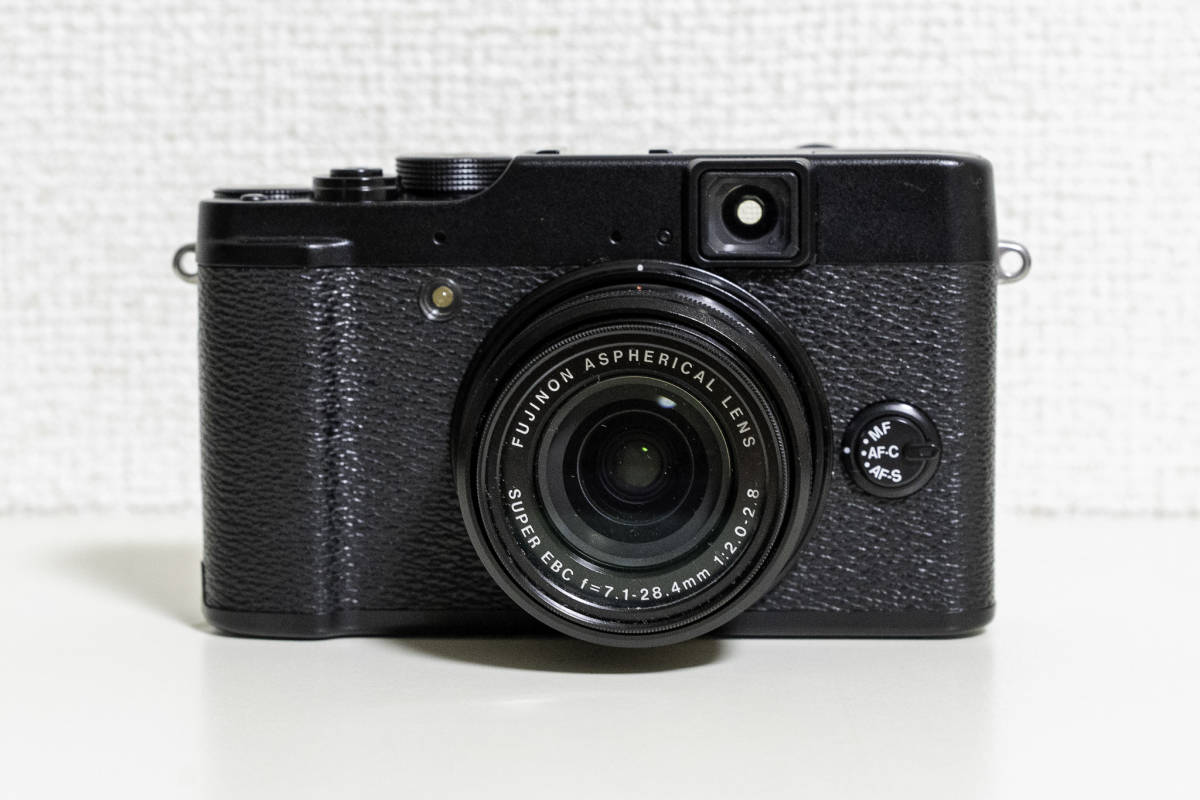 ★美品★フジフィルム FUJIFILM X10 デジカメ ブラックケース・純正バッテリー付き♪_画像4