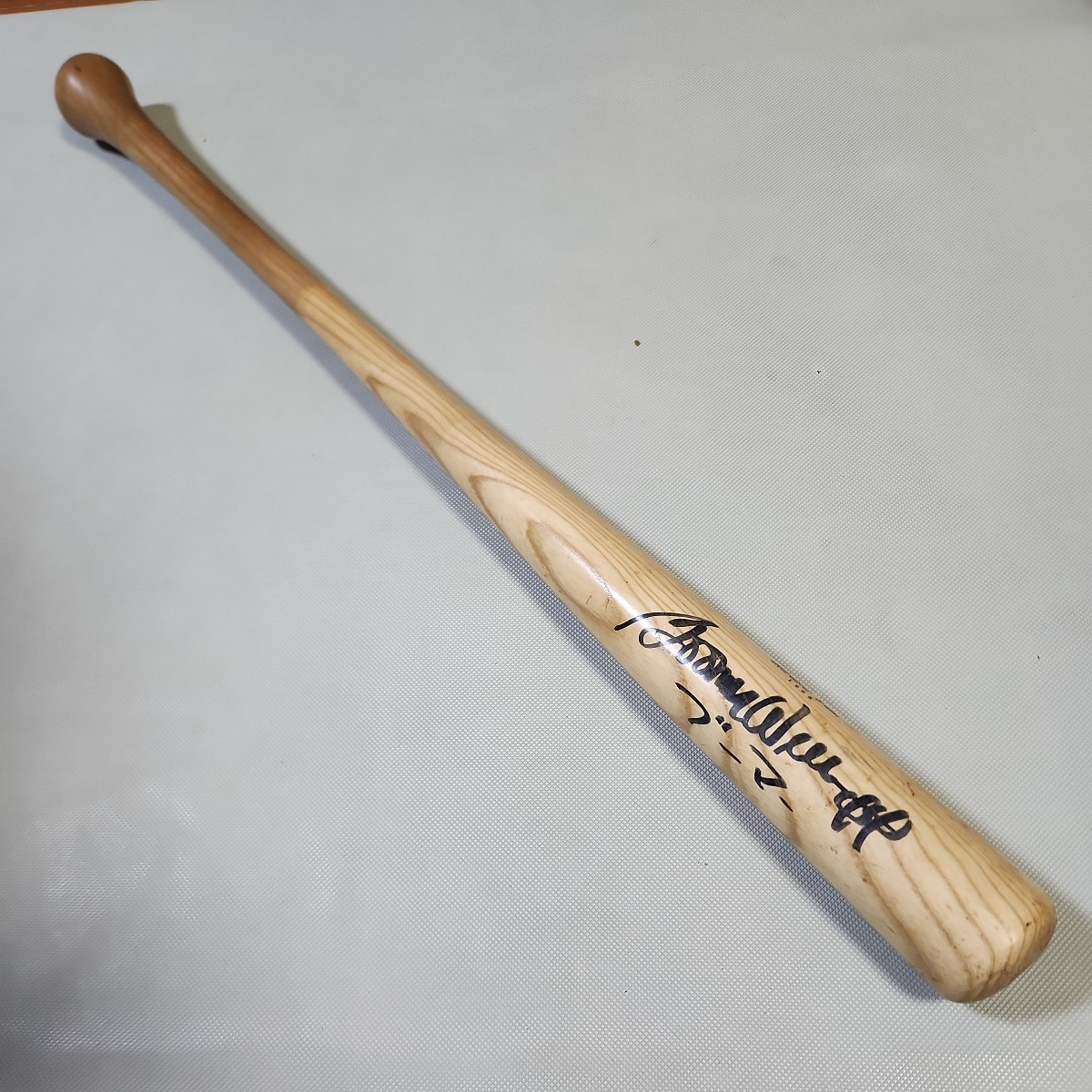 . sudden blur -bsb-ma- player with autograph 1988 year all Star game for bat sphere . bat actual use bat 