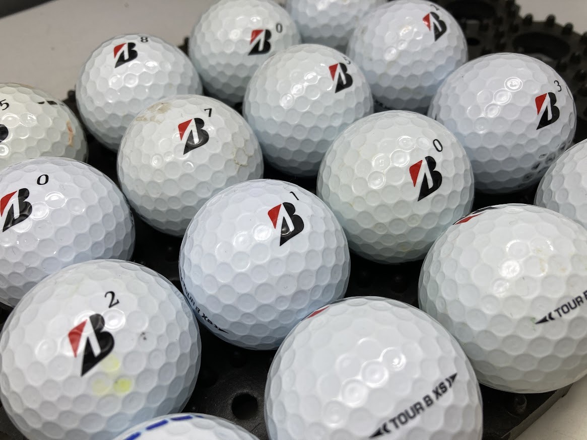 Q67 【ランクB級】 ブリヂストン BRIDGESTONE TOUR B XS 2022年モデル コーポレートカラー ホワイト 16個【ロストボール】_画像2