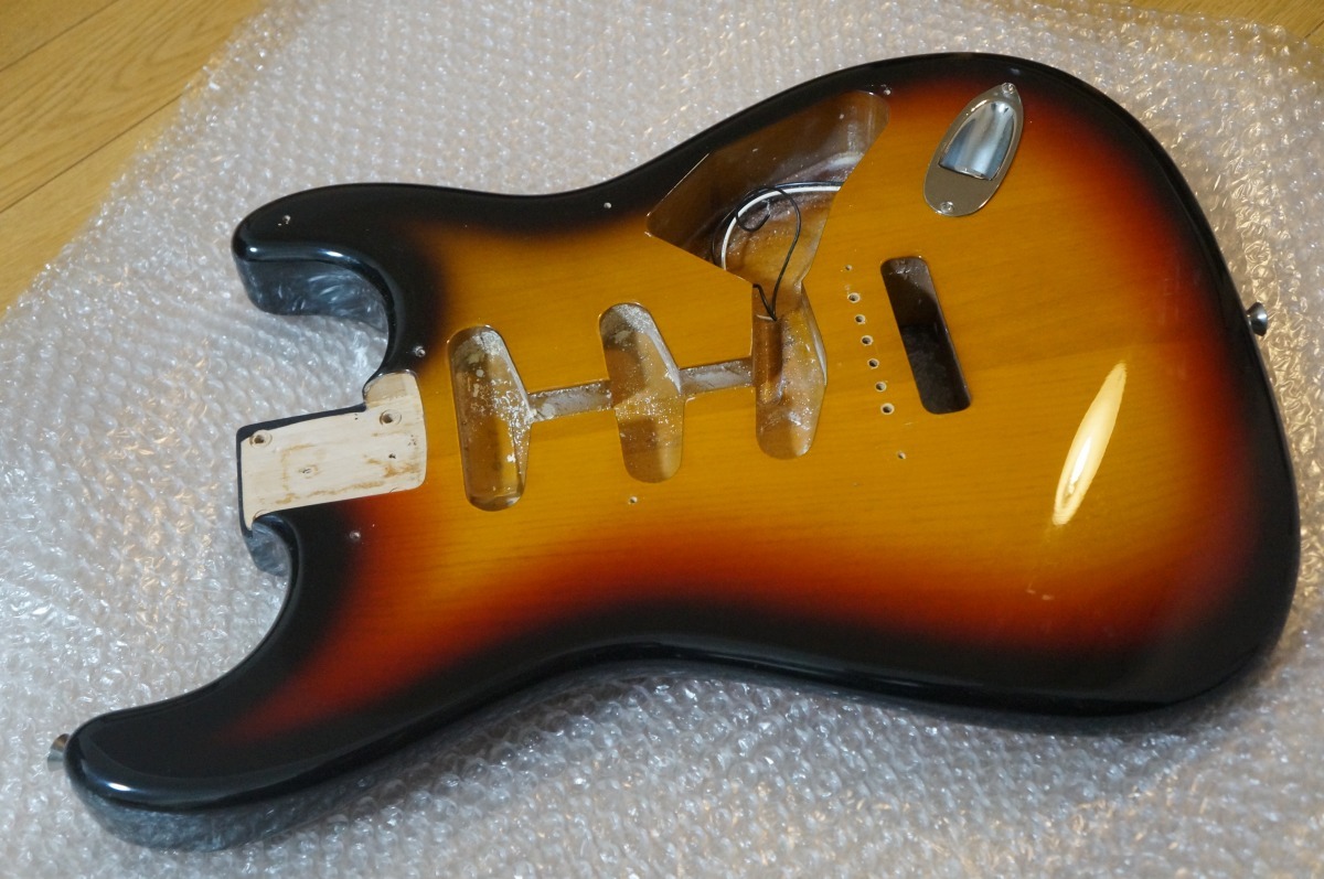 Yahoo!オークション - Fender Japan Stratocaster Body 3TS Yahoo!オークション - Fender Japan Stratocaster Body 3TS