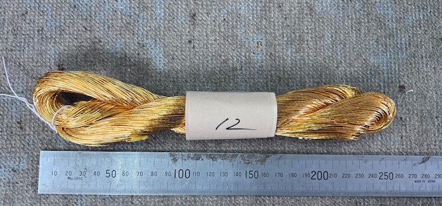 ラメ糸・金銀糸・金糸-太めの金糸です。12掛（直径約0.75ｍｍ）-100ｍかせ巻！_画像1