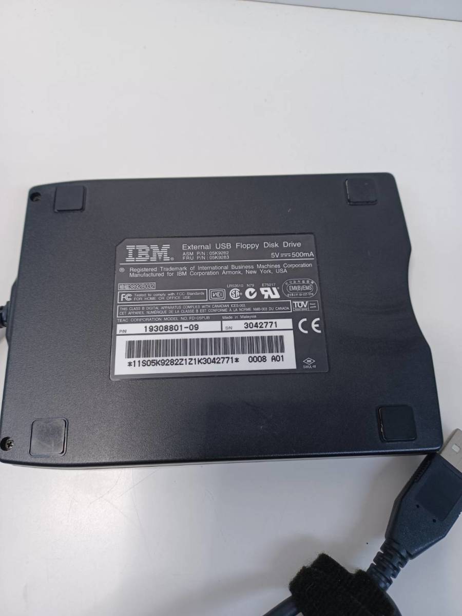 IBM External USB Floppy Disk Drive フロッピーディスクドライブ_画像2