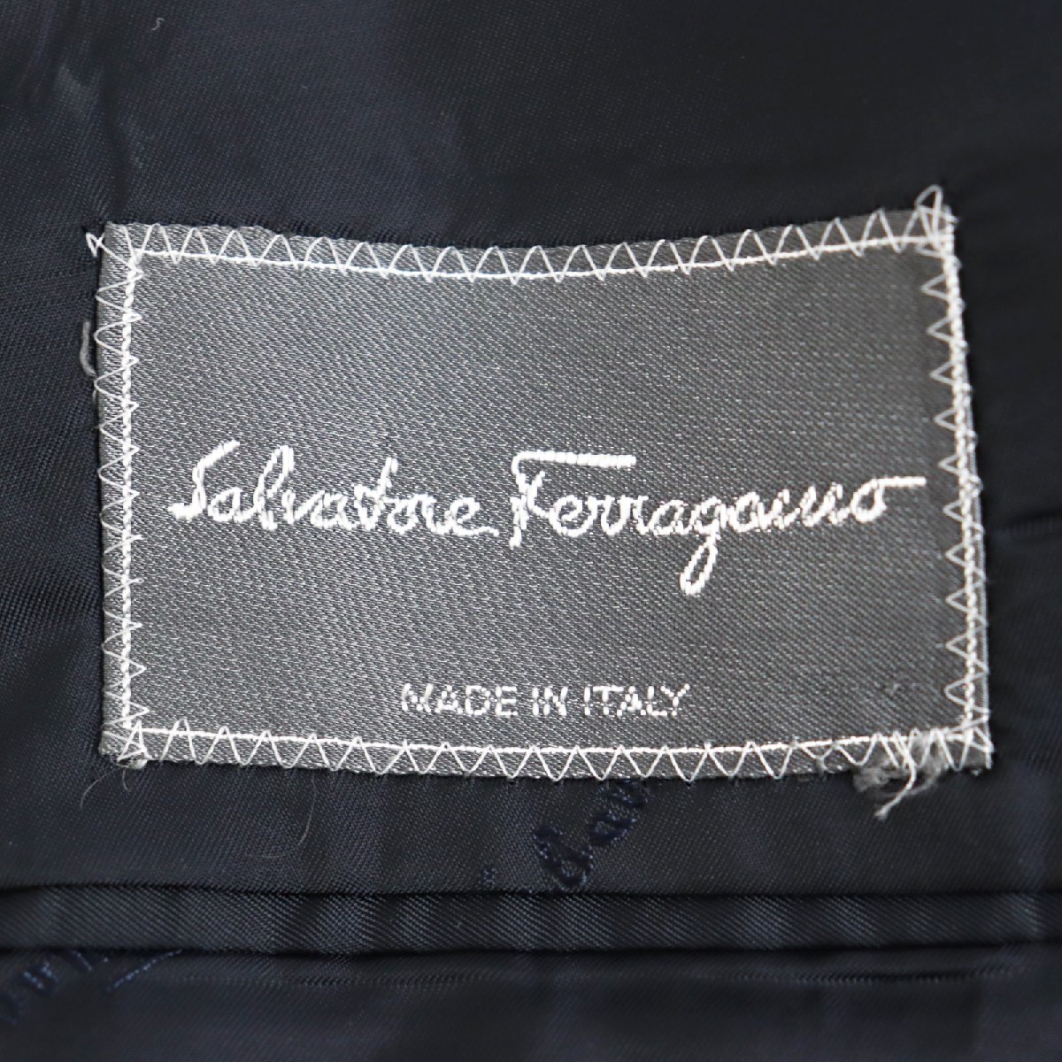 極美品 Salvatore Ferragamo サルヴァトーレフェラガモ テーラードジャケット/紺ブレザー ネイビー 46 イタリア製 メンズ_画像7