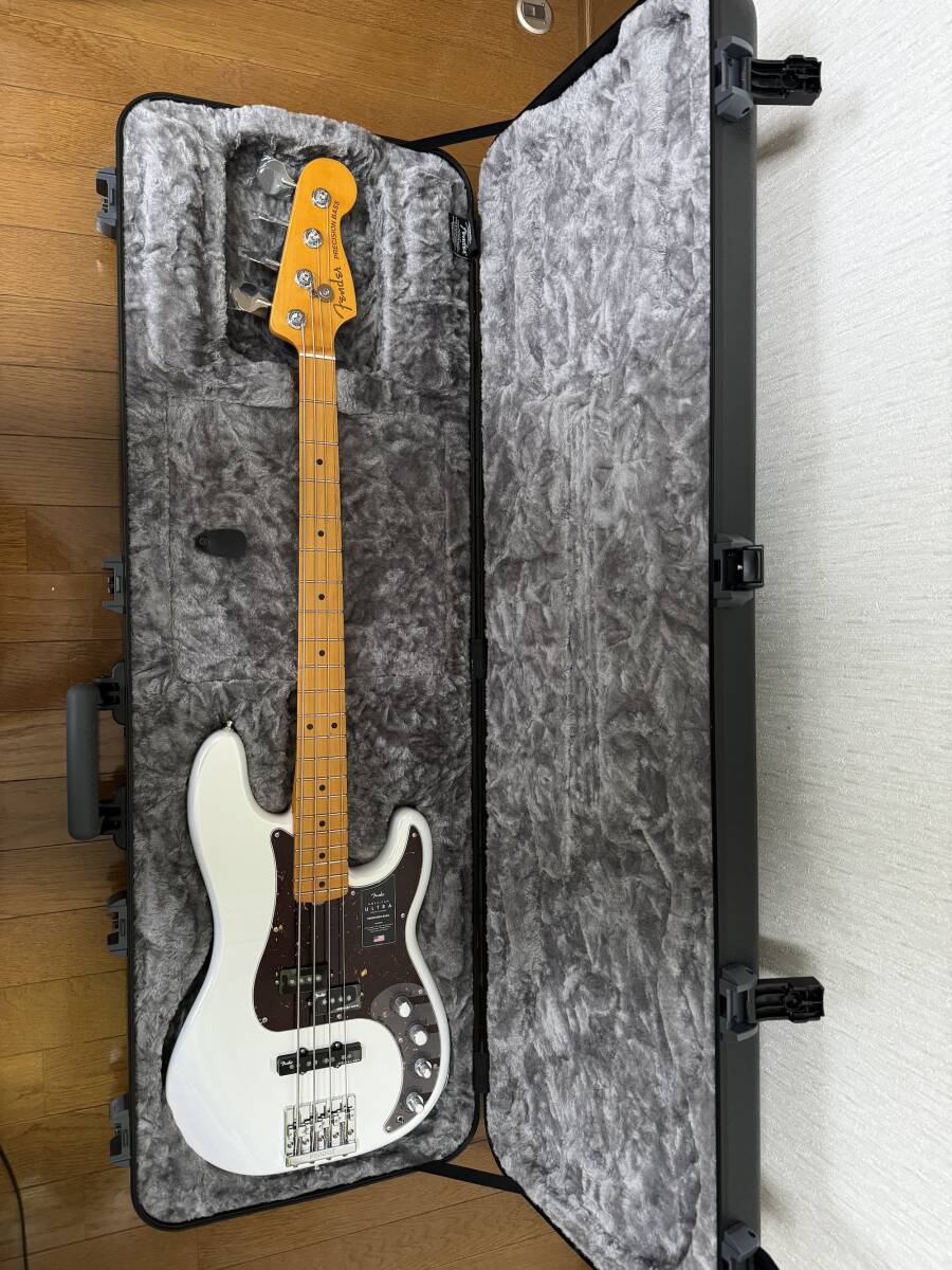 【新品同様・送料込】Fender American Ultra Precision Bass Arctic Pearlの画像6