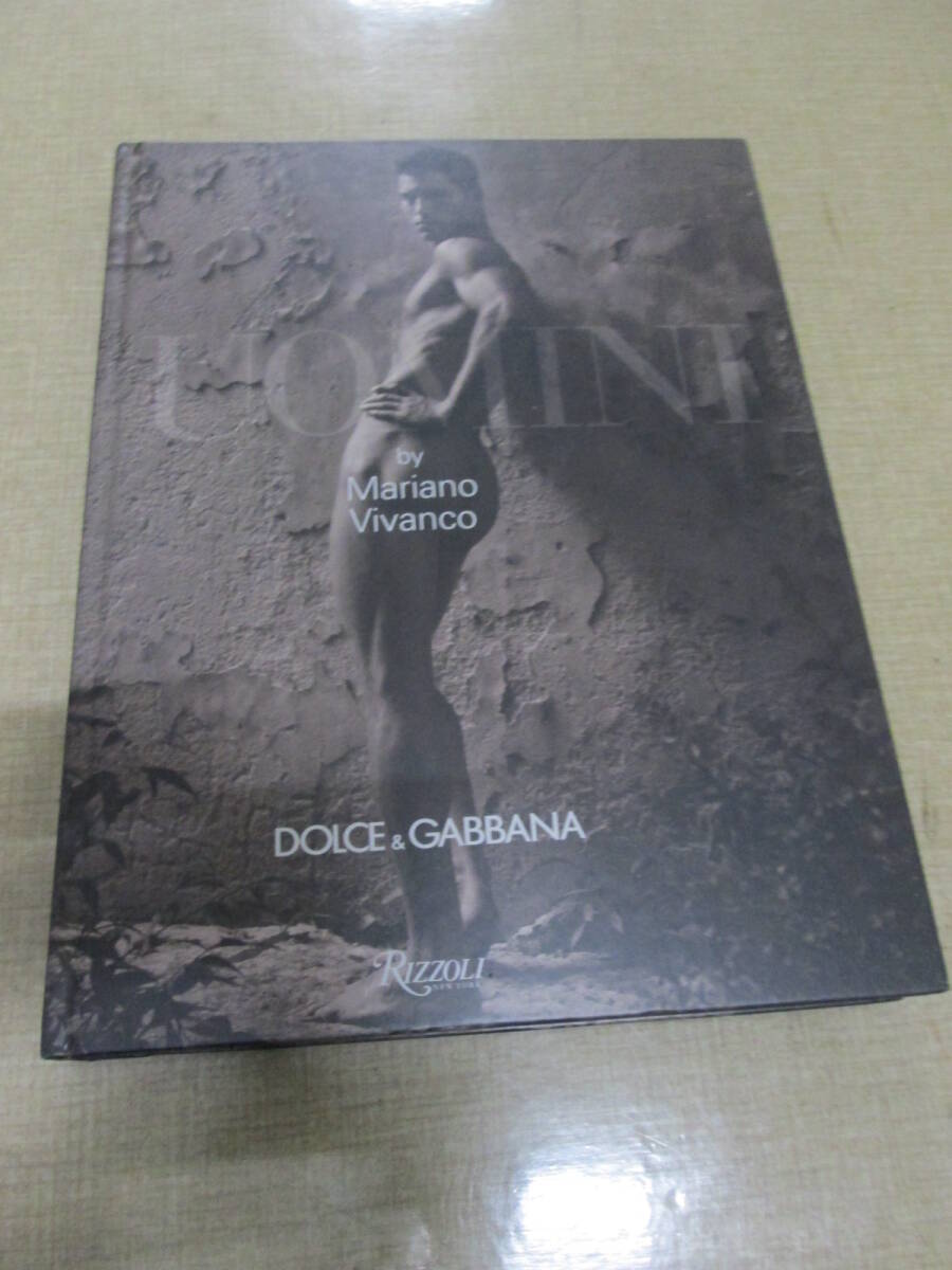 洋書　大型本　Mariano Vivanco（マリアーノ・ヴィヴァンコ）写真集「DOLCE&GABBANA UNOMUNT」　男性ヌード_画像1