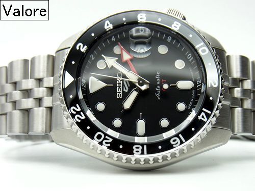 未使用品セイコー5スカイスポーツGMT 自動巻きメンズ SBSC001