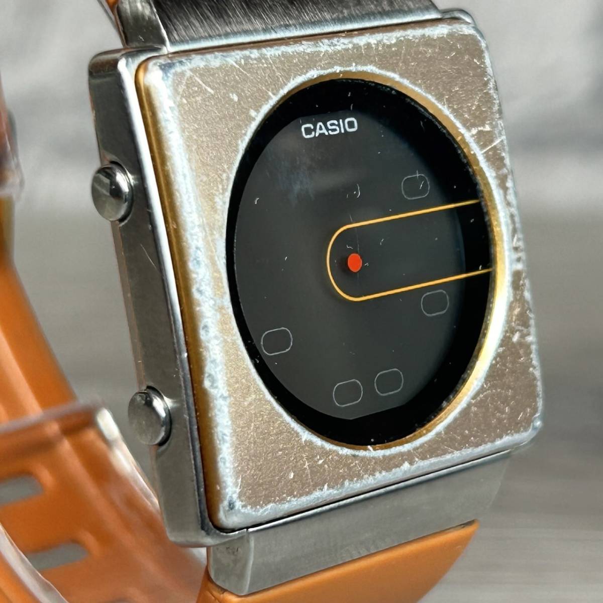 ●【YH-8056】中古現状品 CASIO FUTURIST LA-2001 カシオ フューチャリスト デジタル メンズ腕時計 オレンジ シルバー スクエア_画像3