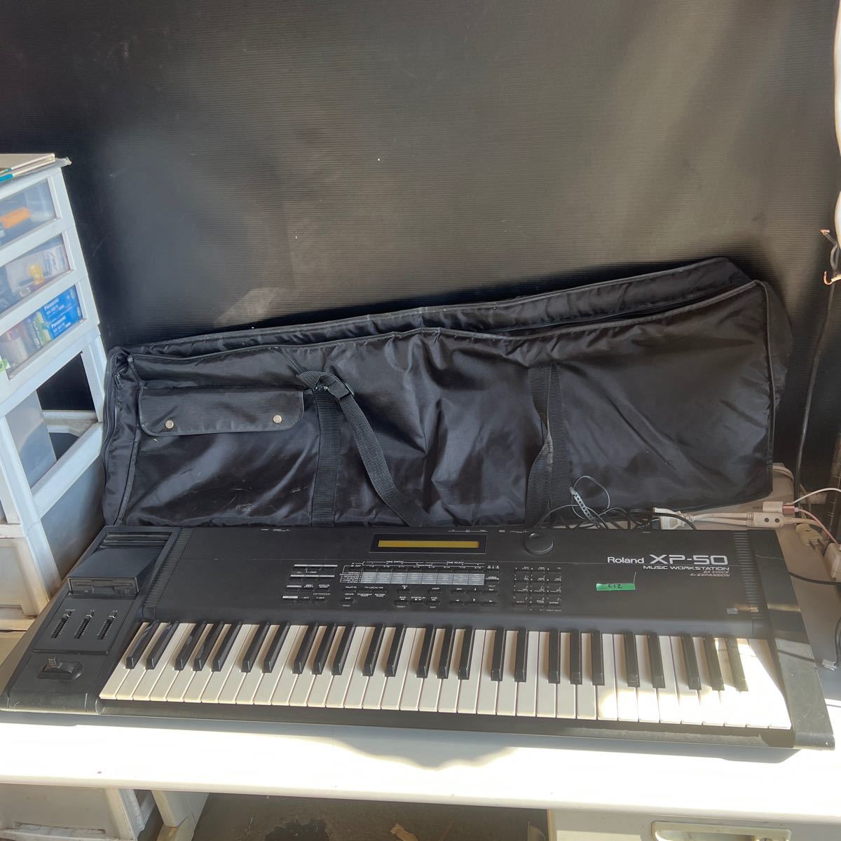 q C12 佐川急便着払い発送　中古　現状品　Roland ローランド XP-50 シンセサイザー MUSIC WORKSTATION ミュージック ワークステーション _画像1