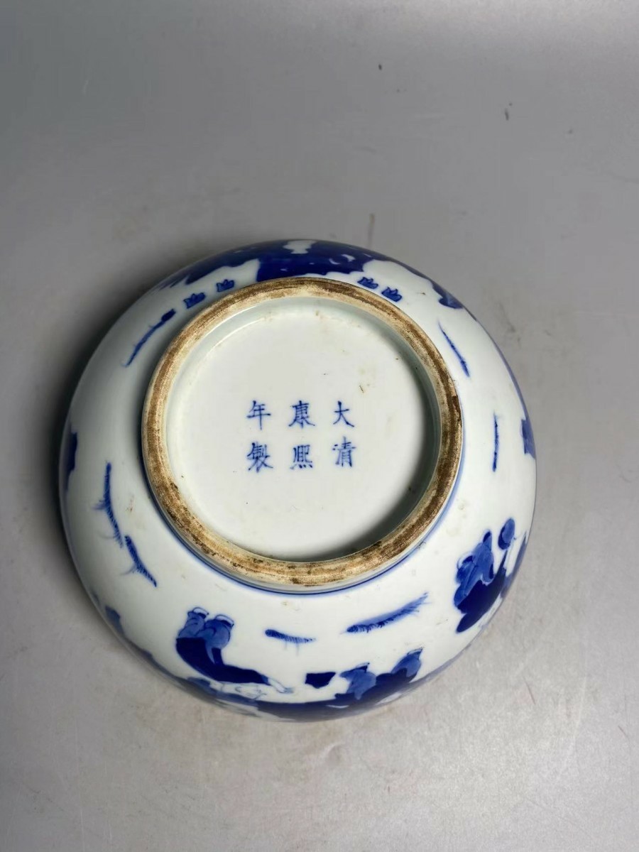 中国古美術 青花染付 唐子図大碗 翠毛藍色大清康熙年制在銘の画像5