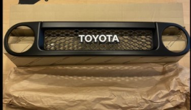 【トヨタ純正新品】TOYOTA ＦＪクルーザー ブラックグリル 未使用品★大人気商品★ GSJ15W_画像1